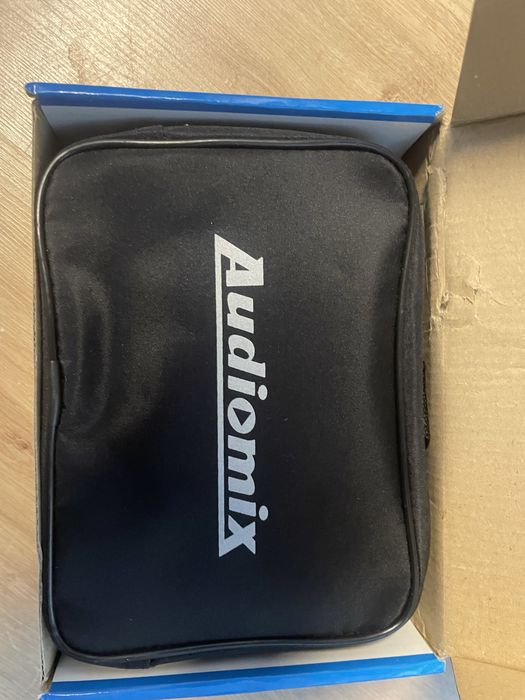 Microfone portatil headset com amplificador de cintura.