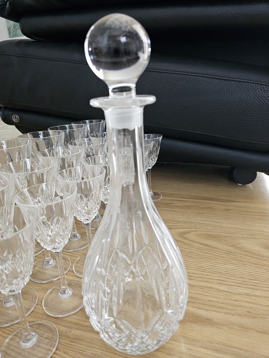 Conjunto composto por 1 garrafa e copos de cristal  D'Arques