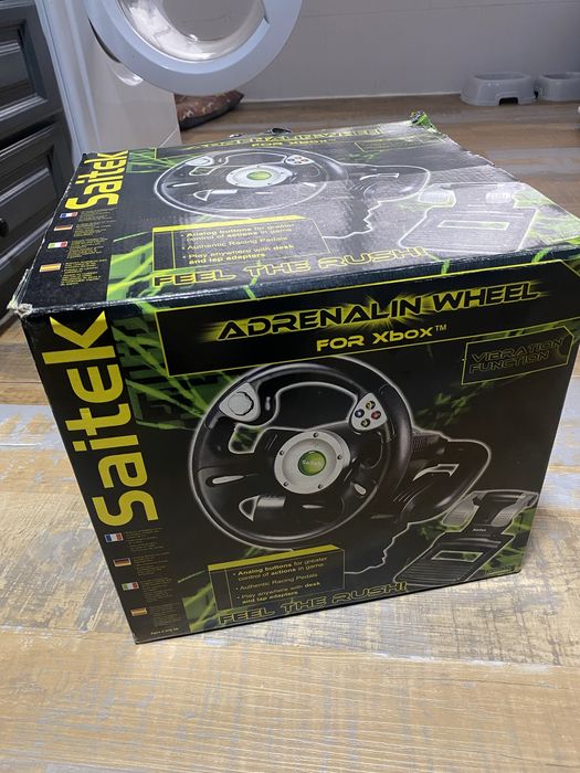 Volante e pedais Saitek Adrenalin Wheel