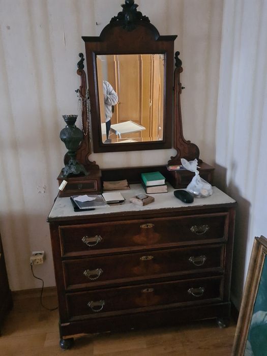 Cómoda antiga com espelho (toucador)