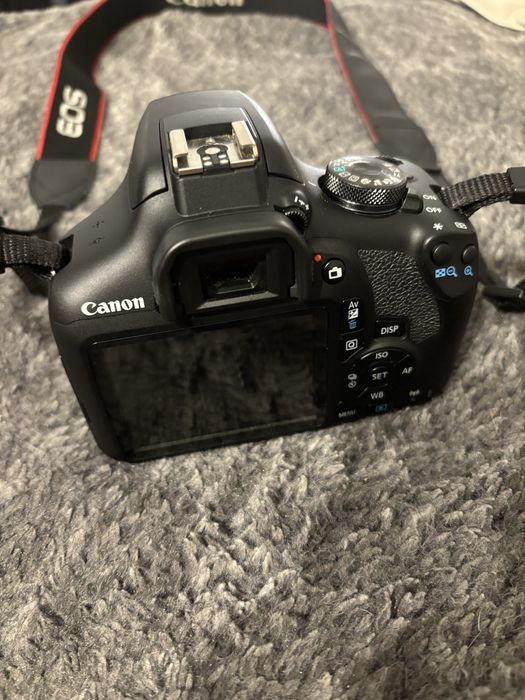 Canon 2000D body + kit lens efs 18-55mm