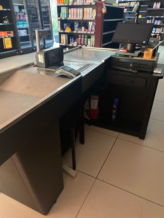 Móvel check out mercearia