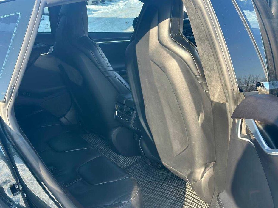 Tesla Model S  2014 85 kWh  Performance