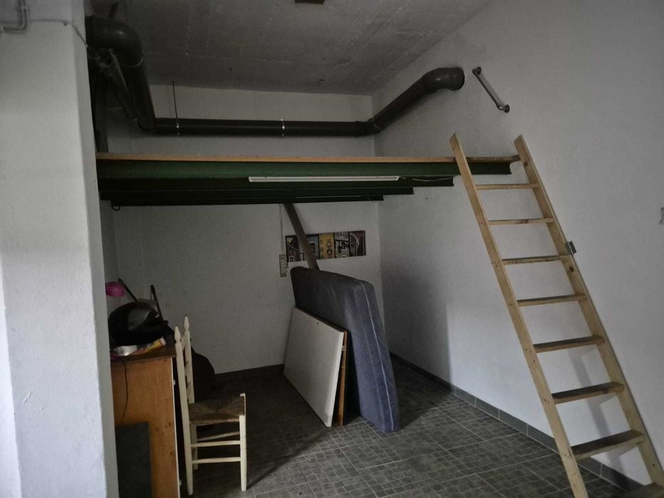 Arrenda-se Garagem Box 25m2 no centro do Feijó