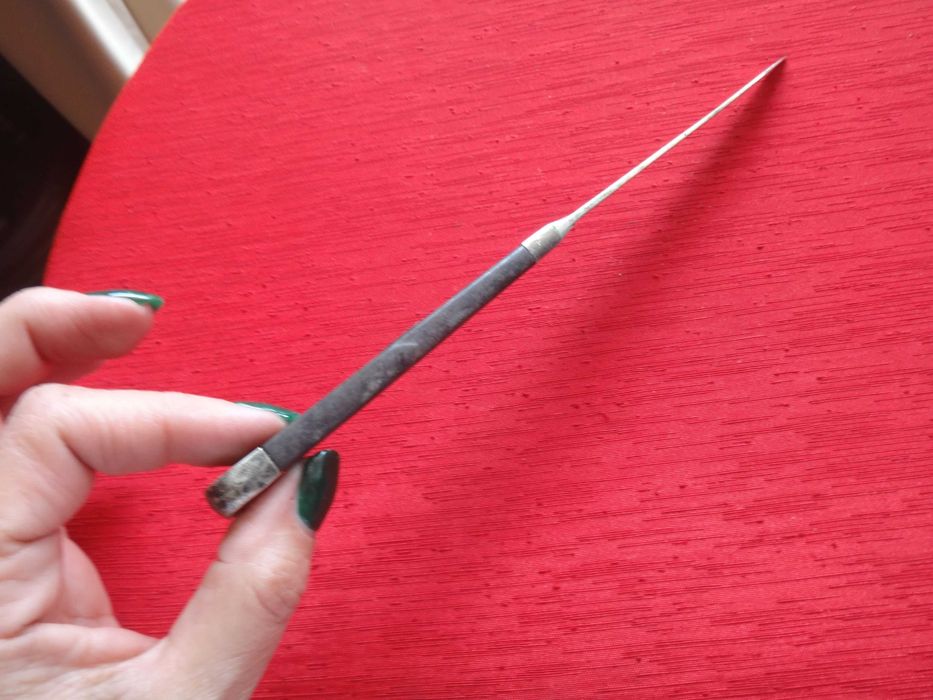 Srebrny       nożyk