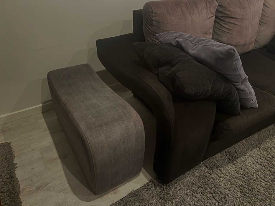 Sofá Preto 3 lugares + Puff