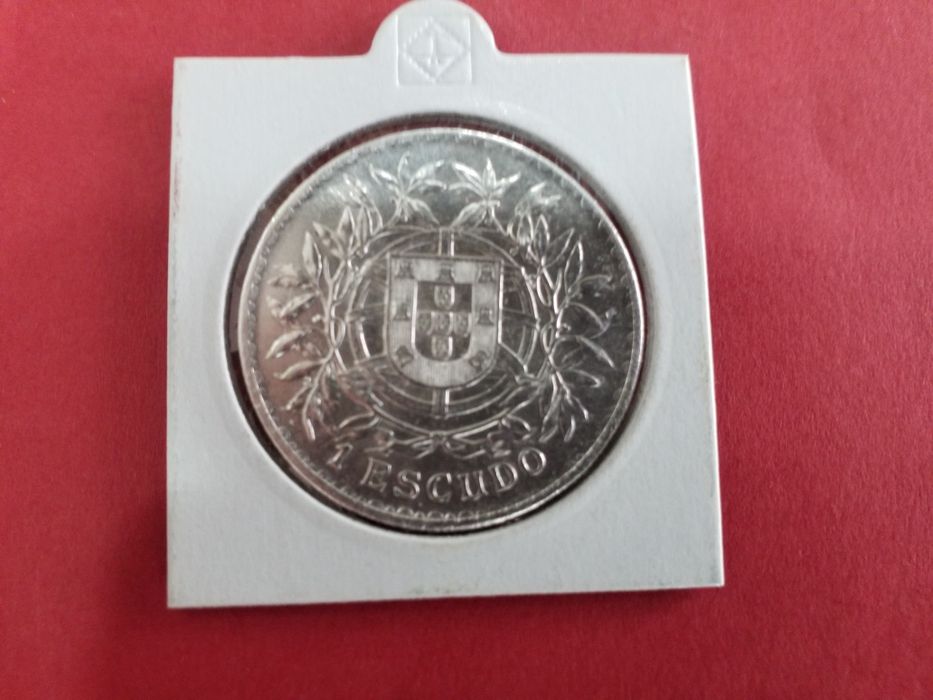 Moedas antigas em prata portuguesas.