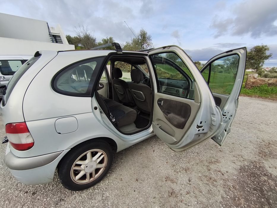 Vende -se Renault Megane Scenic Fase II Conquest