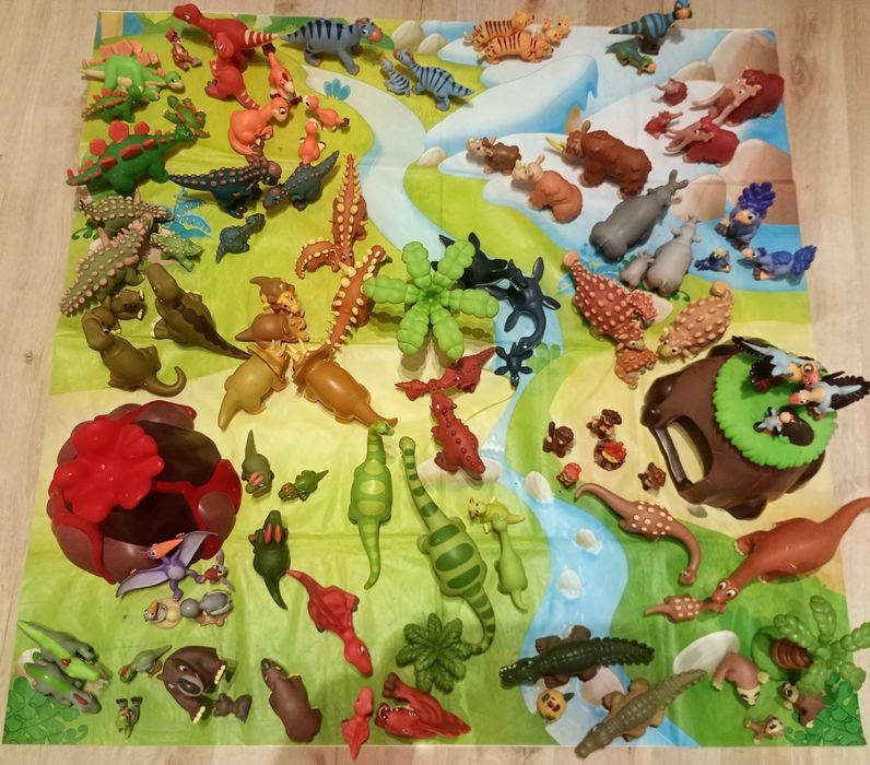 Dinozaury KOMPLET ponad 100 sztuk i  GRATIS