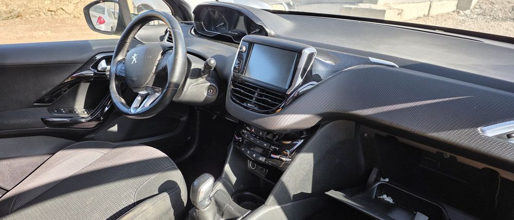 Peugeot 208 gasolina para peças