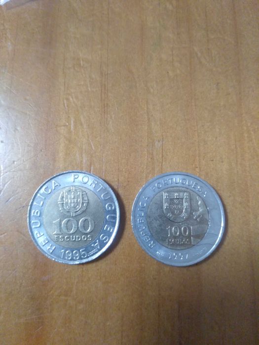 Moedas bimetalicas de 100 escudos