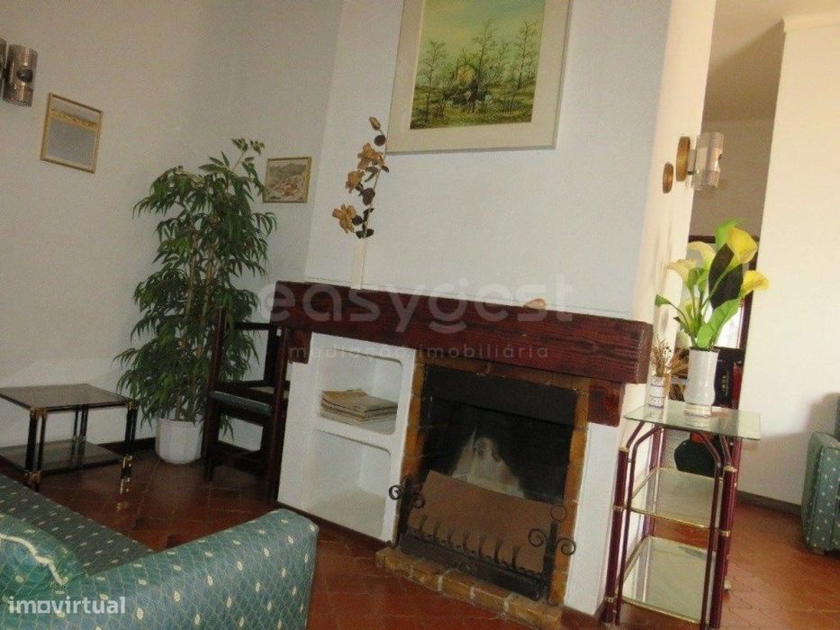 Apartamento T2 com terraço localizado na Vila de Armação de Pêra