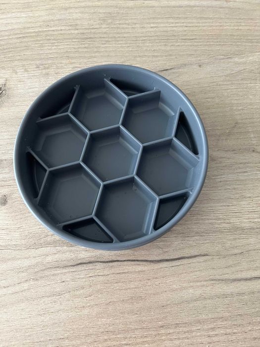 Miska spowalniajądza jedzenie z przyssawką