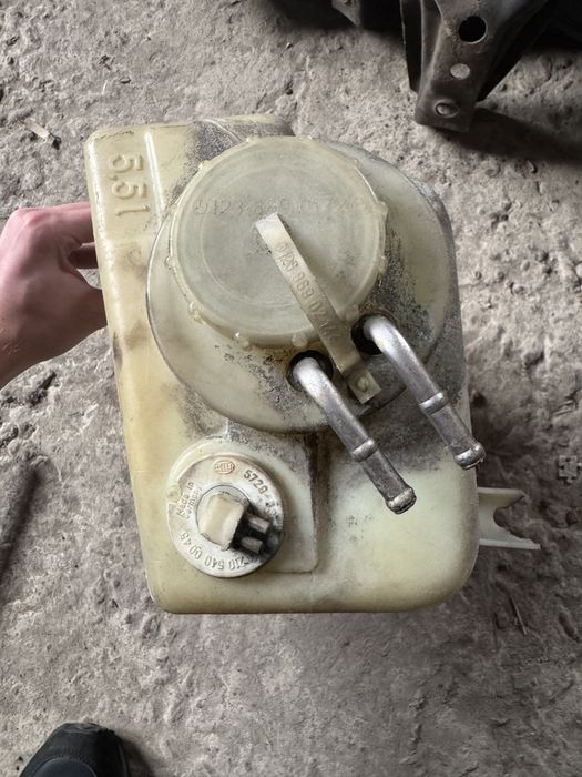 Бачок для омивача скла mercedes w210