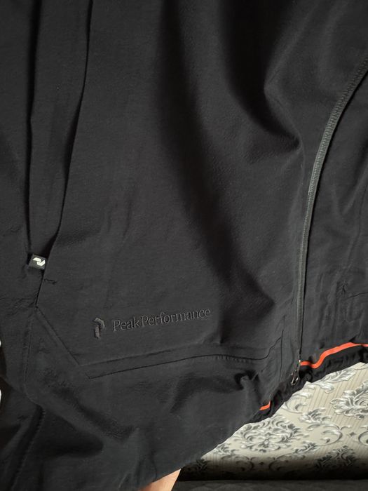 Жіноча курточка Peak Performance size M