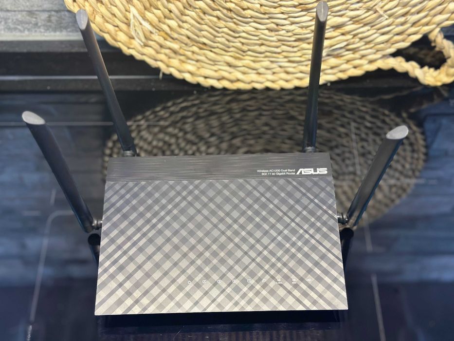 Router Asus RT-AC1200 V2 AC1200 Dual-Band WiFi 5 10/100Mbps