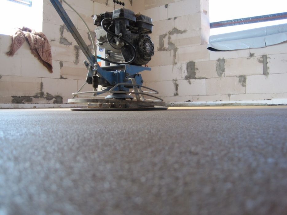 Стяжка підлоги машинним способом, гіпсова штукатурка