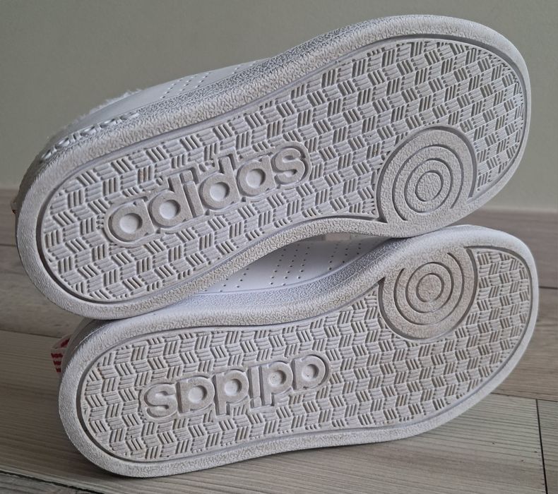 Кросівки ADIDAS  (р. 28)