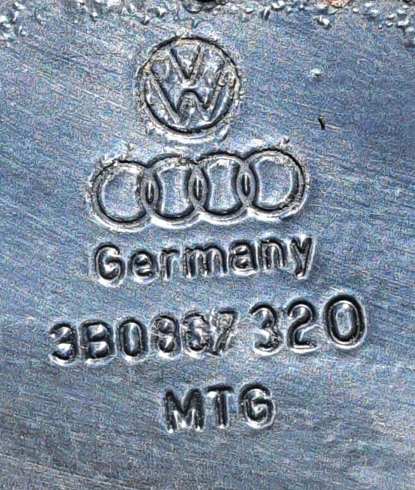 Посилювач заднього бампера VW B5+ універсал ( усилитель бампера )