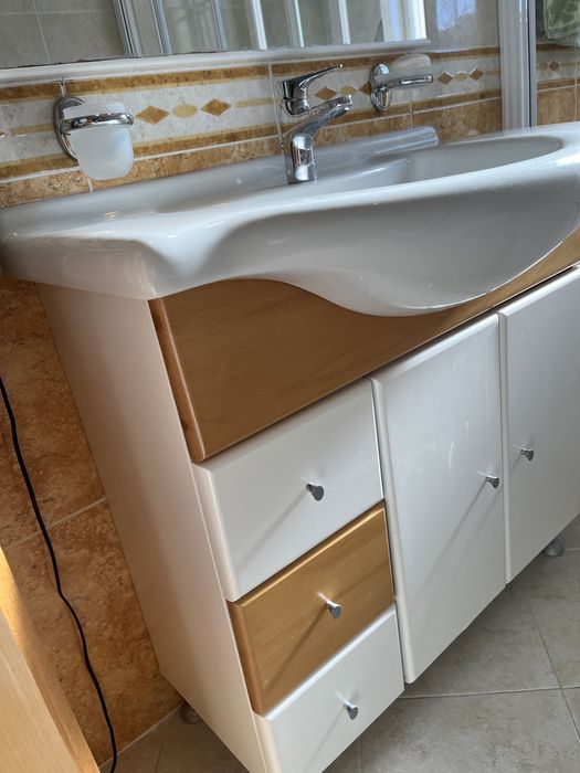 Móvel de casa de banho com lavatório
