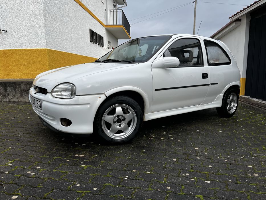 Corsa b em bom estado