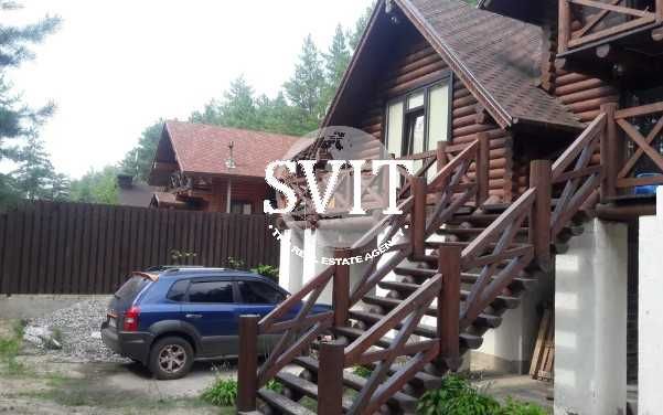 Продам 2-х поверховий будинок - зруб у сосновому лісі.