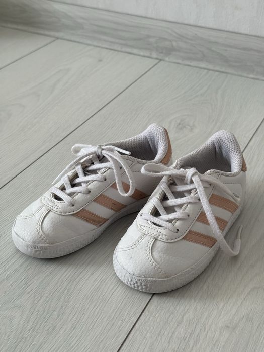 adidas gazelle 24-25розмір 14,5-15см устілка