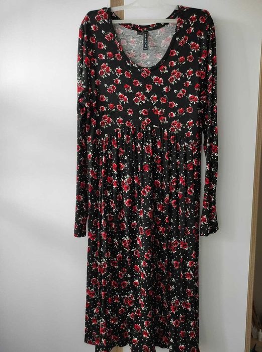 Sukienka czarna w czerwone kwiatki