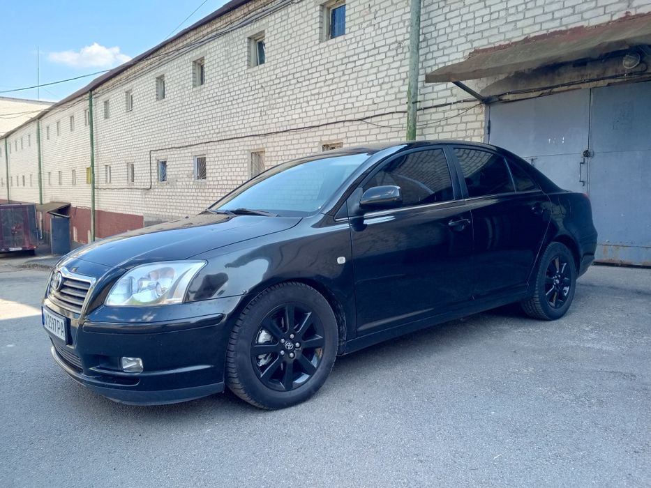 Продам Авенсис 2004год.