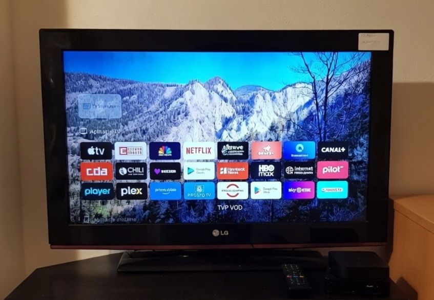 Odtwarzacz multimedialny PLAY Smart Box TV DVBT2 8GB 4K  do TV internetowej itp.