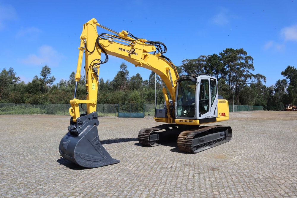 New Holland Kobelco E135B 2011 Escavadora de Rastos