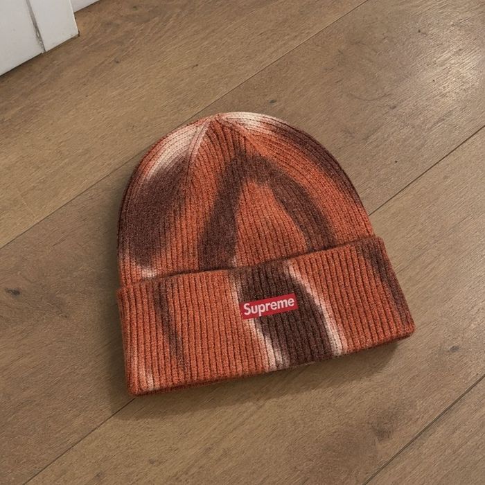 Редкая шапка supreme