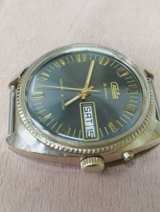 Наручниий годинник слава. Наручные часы слава в позолоте, ссср