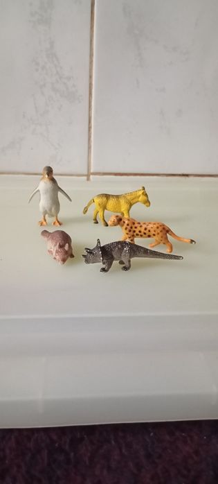 Miniaturas de animais.5€ tudo.
