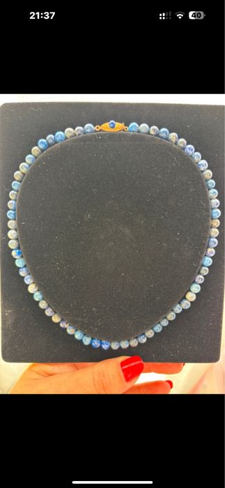 Colar de perolas azul