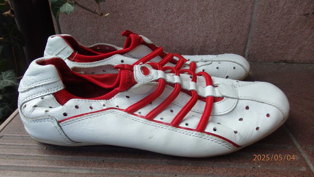 Buty sportowe damskie marki Marc Bohan rozmiar 39.