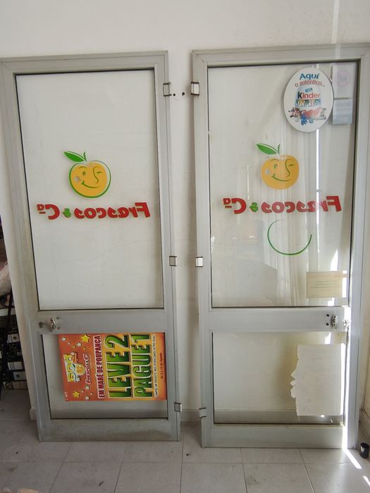 Porta de Alumínio com Vidro