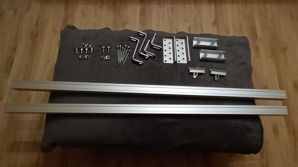 Zestaw montażowy do systemów fotowoltaicznych i solarnych do dachówki