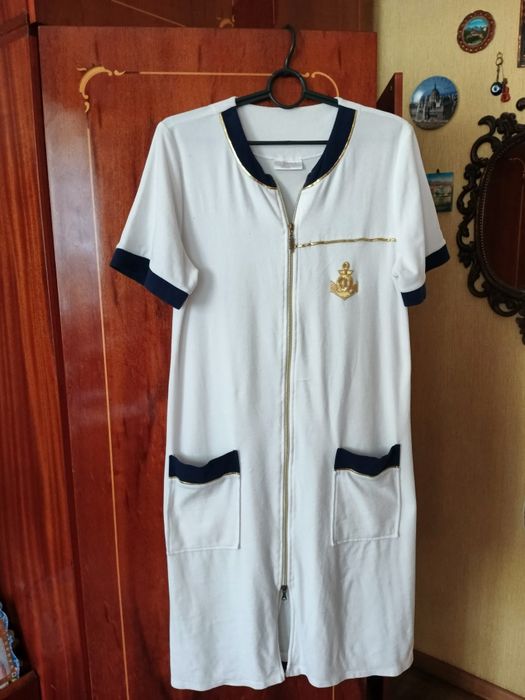 Продам нарядный белый халатик