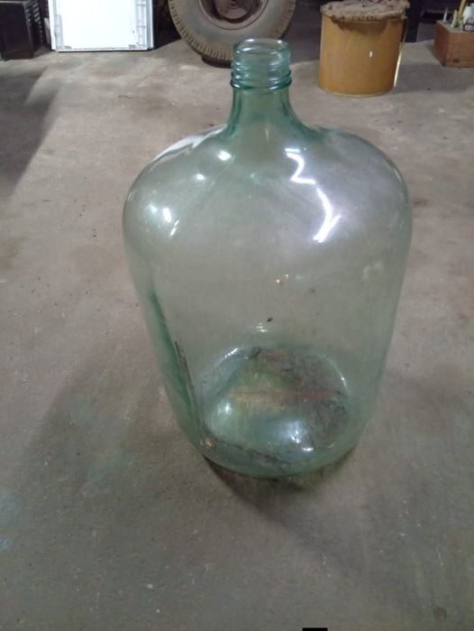 Vendo este garrafão muito bom estado