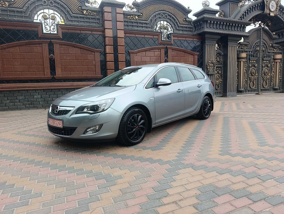 Opel Astra 2011 Автомат