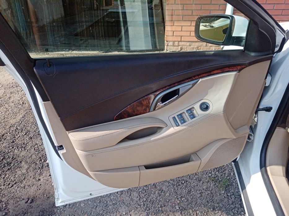 auto BUICK LAcrosse