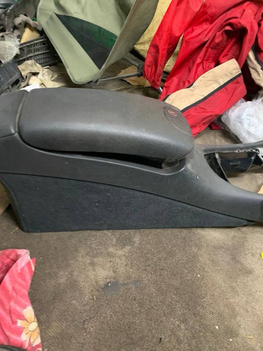 Mercedes clk 2002 w209 корпус подлокотника