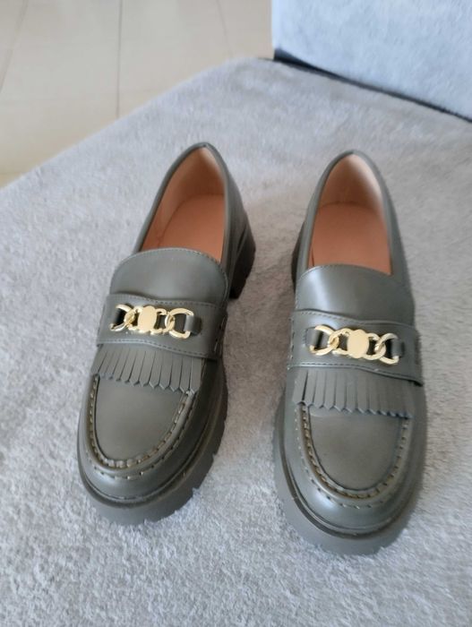 Sapatos novos camurça e 1 pele