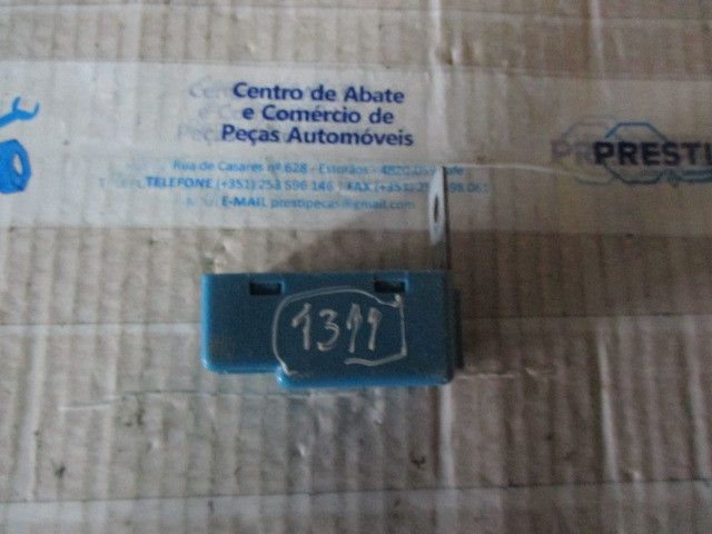 Botão / interruptor electromecânico / relé HYUNDAI Accent I (X3)