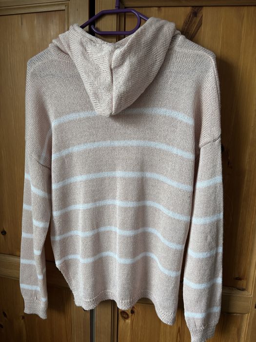 Sweter z kapturem r. Uniwersalny
