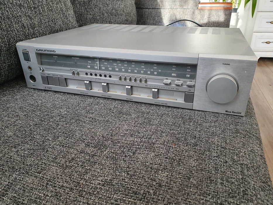 Stary zabytkowy amplituner Grundig R7150 vintage