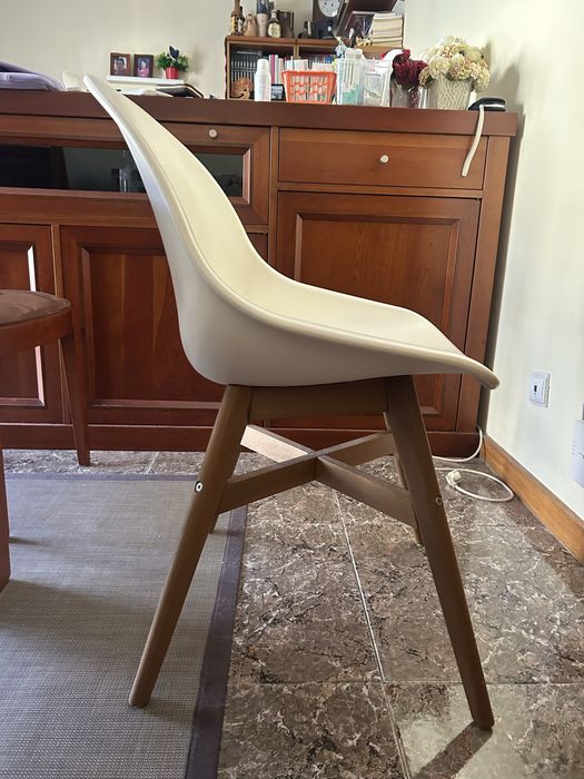 Cadeira branca Fanbyn IKEA  (conjunto 6 cadeiras) pouco usadas