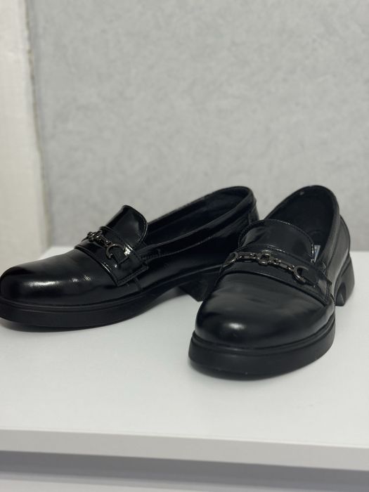 Шкіряні лакові лофери