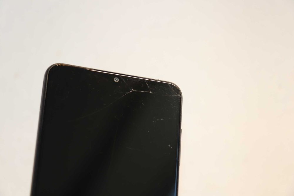 Samsung Galaxy A12 4/64 GB Black SM-A127F Duos, Є тріщини на сенсорі!
